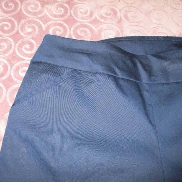 Two pair of Kim Rogers Capris - Size 8 - great condition, gently used - Picture 4 of 10